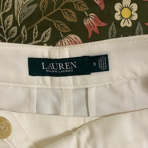 Lauren Ralph Lauren Cream Women's Pleated Shorts - Picture 2 of 10